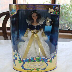 Walt Disney's Snow White Holiday Princess Doll 1998 Mattel 19898 NRFB